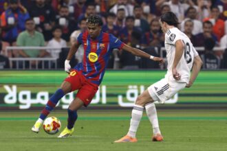 نهاية الشوط الأول: ريال مدريد وبرشلونة 2-2 في نهائي السوبر الإسباني