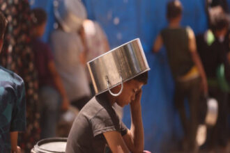 برنامج الأغذية العالمي يحذر من أزمة جوع عالمية في 2026 ويطالب بتحرك عاجل