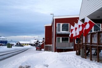 غرينلاند بين القلق والارتياح… سكان الجزيرة يترقبون مآلات اللقاء الدنماركي–الأميركي