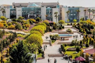 جامعة الإسراء تعلن تعليق الدراسة وتحويل المحاضرات عن بُعد غدًا الثلاثاء