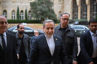 إيران تحذر: سندافع عن أنفسنا ضد أي تهديد خارجي في خضم احتجاجات واسعة