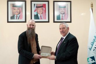 السفير الأمريكي يزور سلطة العقبة