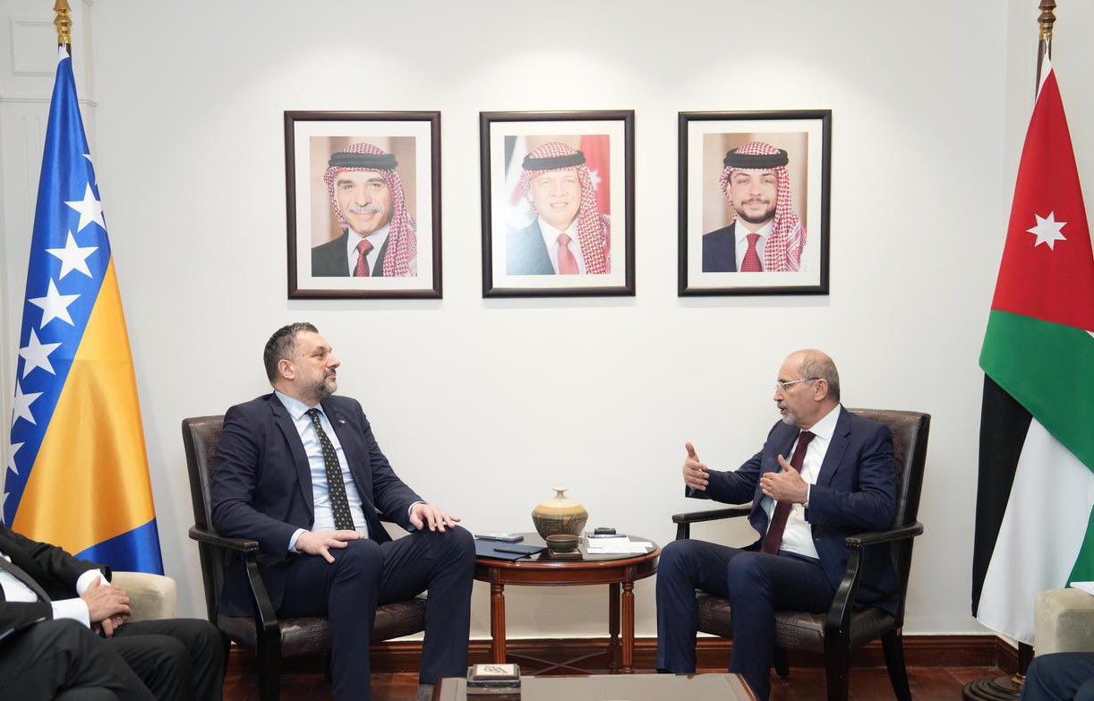 الصفدي يبحث مع نظيره البوسني تعزيز العلاقات الثنائية وتطورات الأوضاع الإقليمية