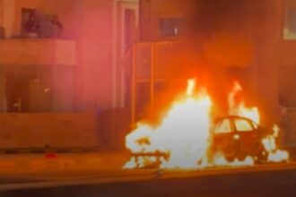 حريق مركبة على جسر مرج الحمام في عمان