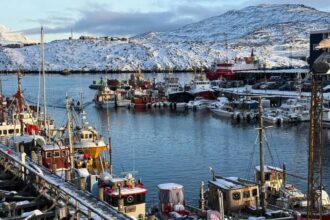 فرنسا تحذر أمريكا: غرينلاند ليست للتفاوض