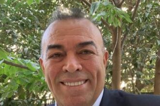 «شتّان بين عقيدةٍ لا تنحني، وعقيدةٍ عرابُها الدولار»