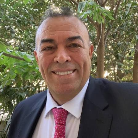 «شتّان بين عقيدةٍ لا تنحني، وعقيدةٍ عرابُها الدولار»