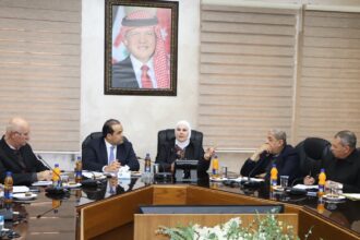 التربية وهيئة الخدمة تناقشان خطة التوظيف والاختبارات التنافسية للكفايات الوظيفية للعام 2026-2027