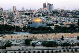 محافظة القدس تحذر من مشروع 'طريق 45' الاستيطاني لتعزيز السيطرة الإسرائيلية شمال القدس وشرق رام الله