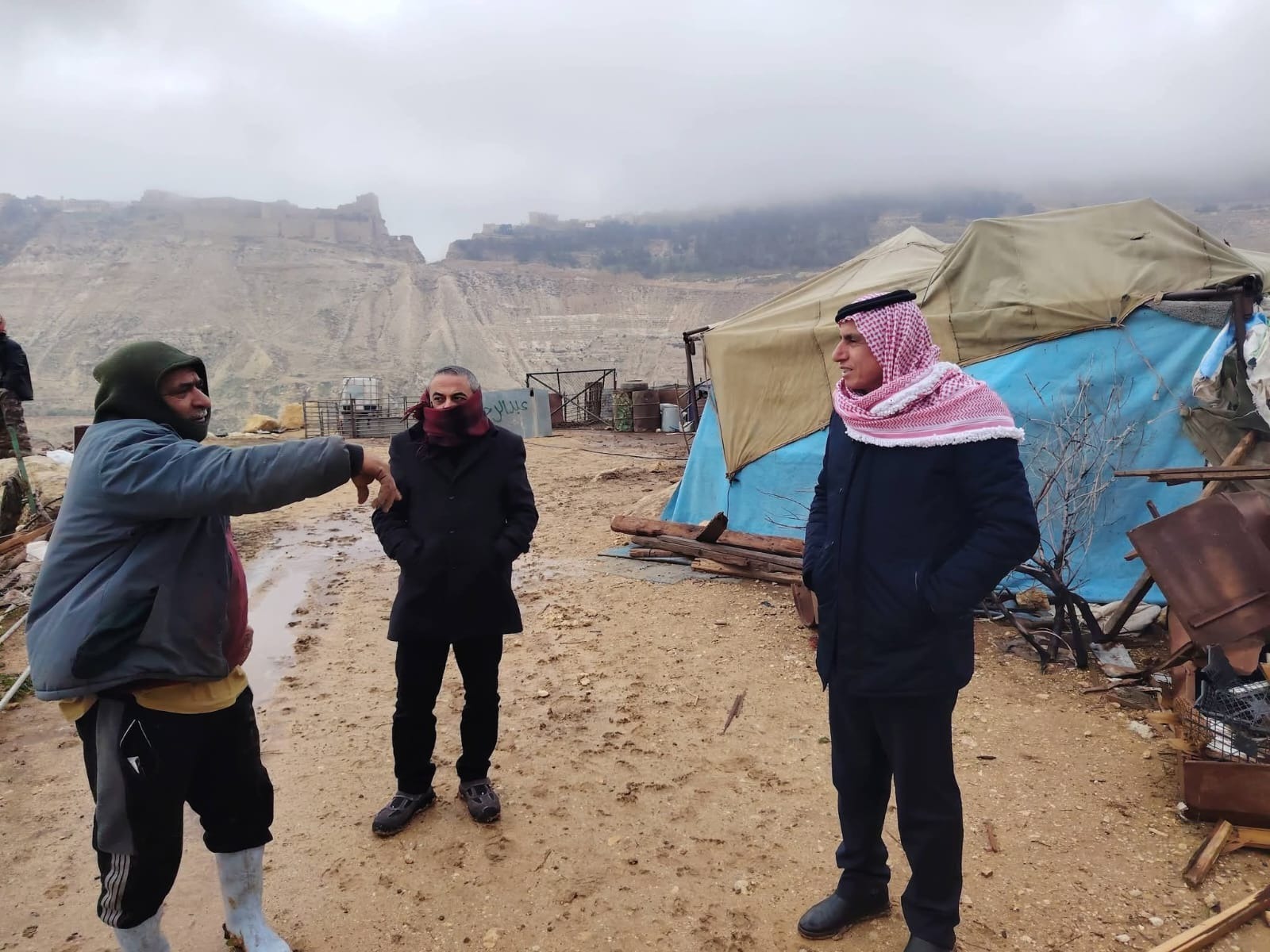 محافظ الكرك يتفقد الأضرار في منطقة الشهابية