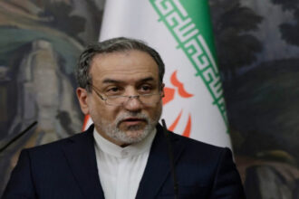 وزير الخارجية الإيراني: نسيطر بشكل كامل على الأوضاع