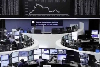 الأسهم الأوروبية تُغلق على تباين مع صعود قطاع الرقائق