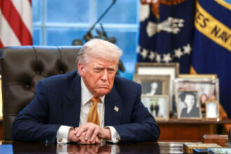 أكسيوس: ترامب يؤجل قرار توجيه ضربة عسكرية لإيران