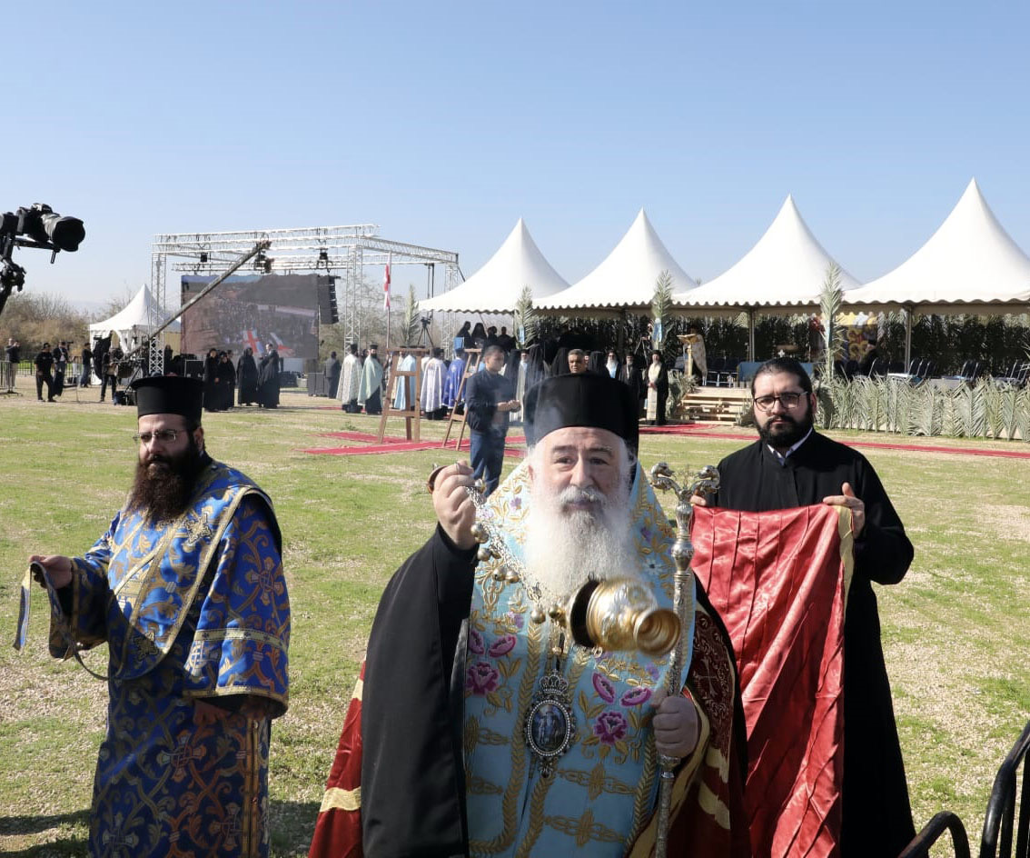 الكنيسة الأرثوذكسية تحتفل بعيد الغطاس في موقع معمودية السيد المسيح