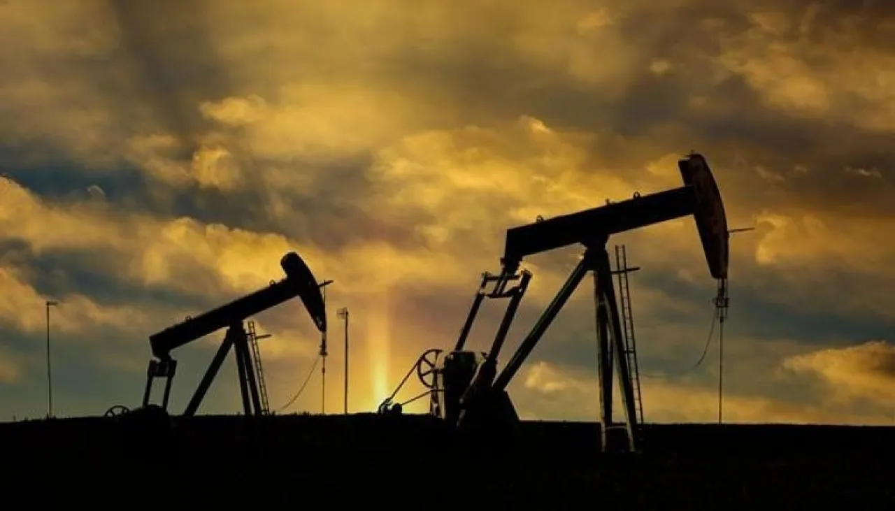 أسعار النفط ترتفع قليلاً مع تراجع مخاطر الضربة الأمريكية لإيران