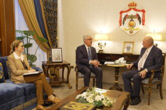 الفايز والسفير الكندي يبحثان تعزيز التعاون الأردني – الكندي وسبل دعم السلام الإقليمي