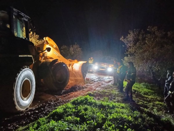 إنقاذ عائلة عربية في أم قيس.. فرق الطوارئ تتدخل بسرعة وتحمي السياح