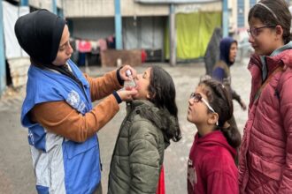 الأونروا تبدأ حملة تحصين حاسمة للأطفال في غزة وسط أزمة صحية غير مسبوقة