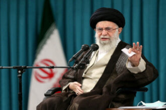 خامنئي يتهم ترامب بالتحريض على الاحتجاجات واعتقالات واسعة في إيران