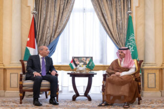 عاجل| الصفدي وبن فرحان يبحثان تطورات الأوضاع الإقليمية