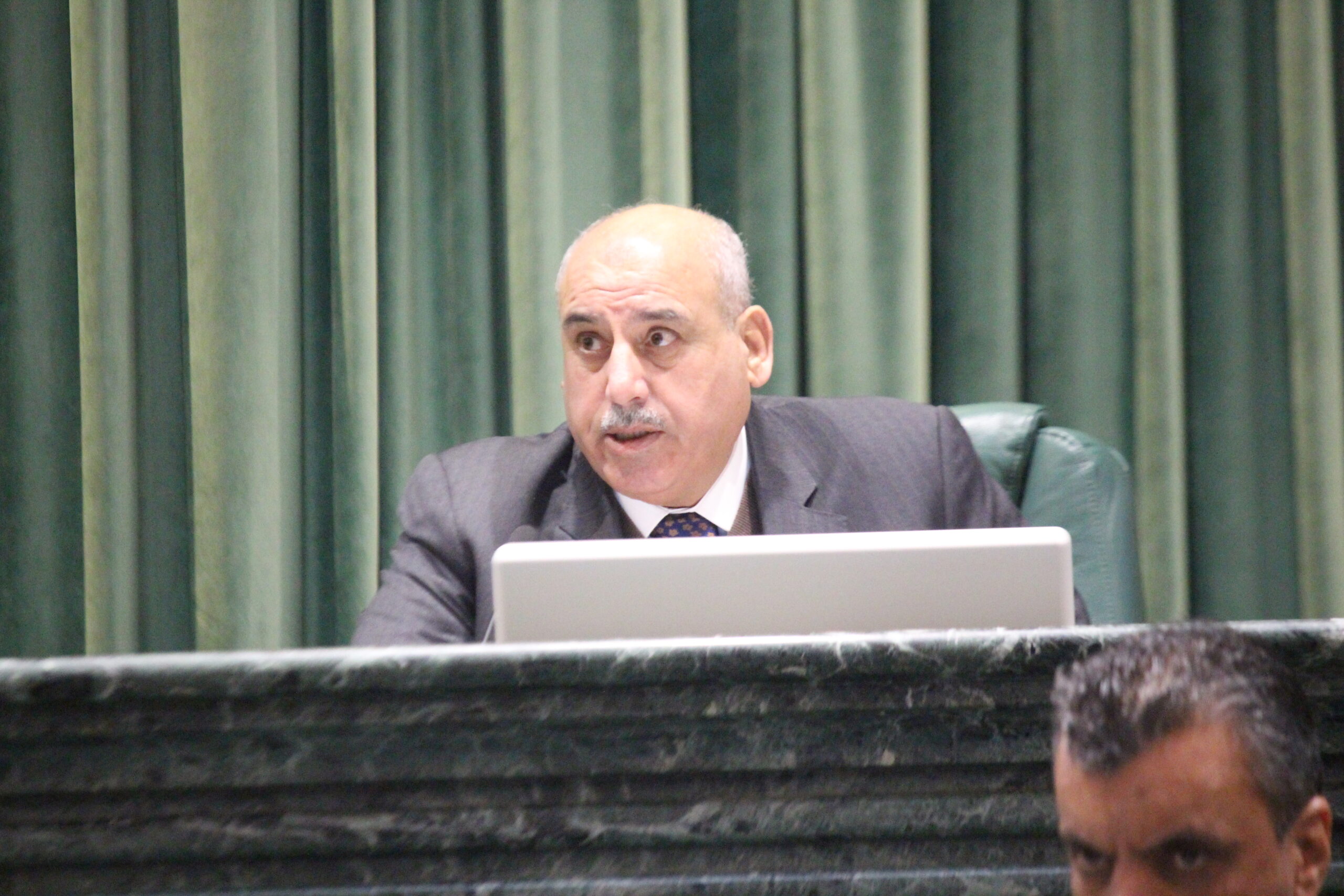 بالصور والفيديو… لقطات قبيل انطلاق جلسة النواب اليوم