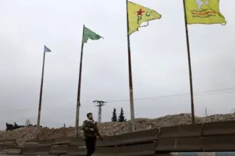 سوريا تبدأ تفعيل المؤسسات المحلية في الرقة مع دخول الجيش وانسحاب قسد