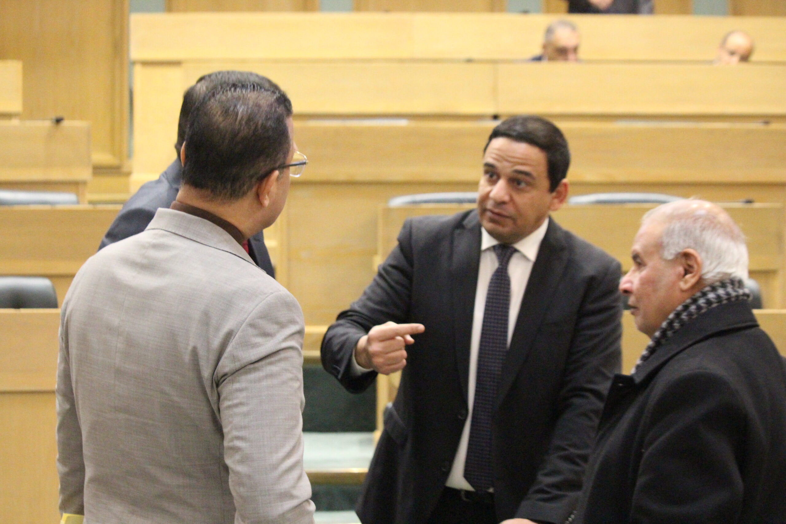 بالصور والفيديو… لقطات قبيل انطلاق جلسة النواب اليوم