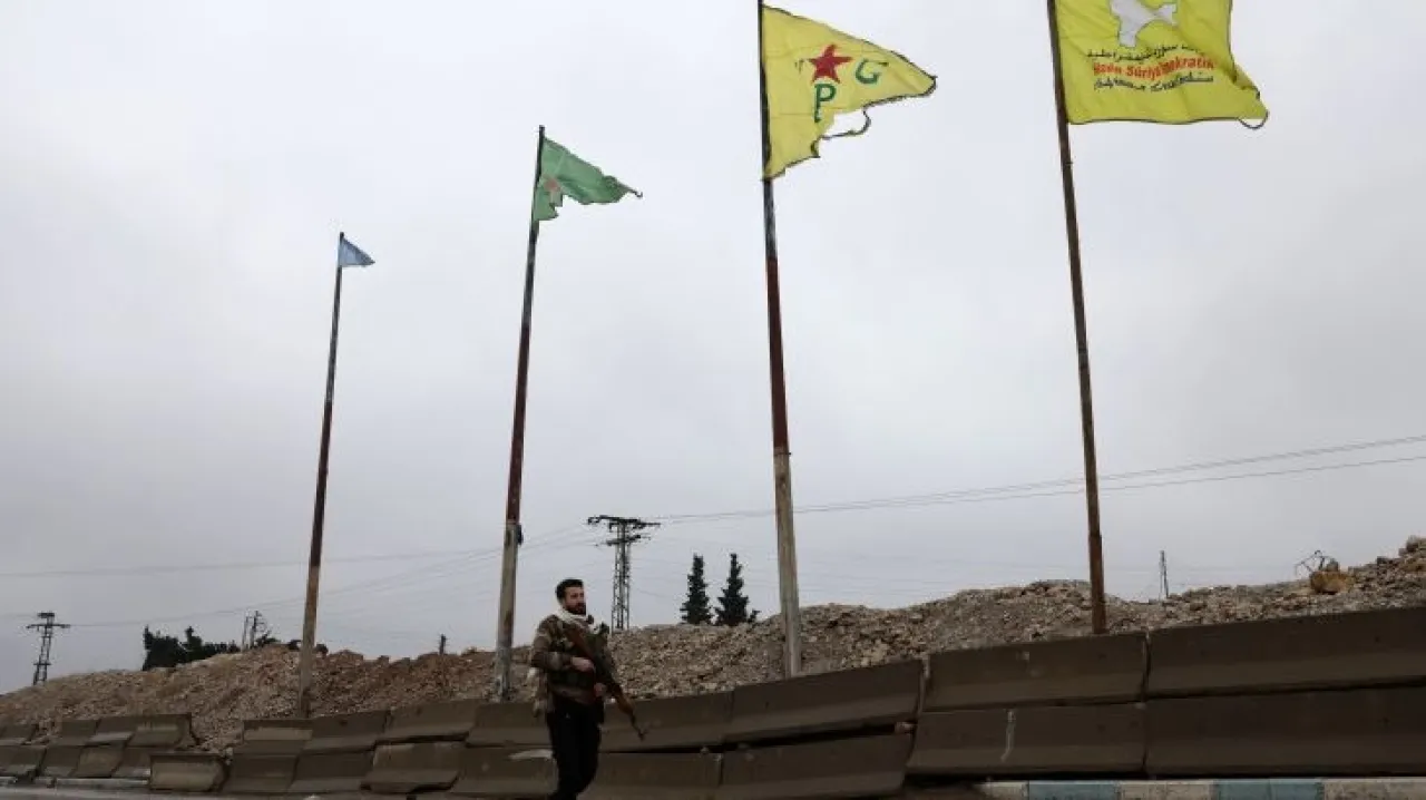 صورة حول : سوريا تبدأ تفعيل المؤسسات المحلية في الرقة مع دخول الجيش وانسحاب قسد سوريا تبدأ تفعيل المؤسسات المحلية في الرقة مع دخول الجيش وانسحاب قسد