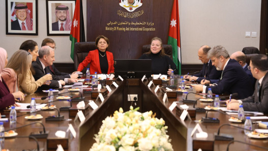 صورة حول : المرحلة الثانية لتحديث القطاع العام: الحكومة تسعى لتحسين الخدمات وتعزيز الكفاءة المؤسسية المرحلة الثانية لتحديث القطاع العام: الحكومة تسعى لتحسين الخدمات وتعزيز الكفاءة المؤسسية