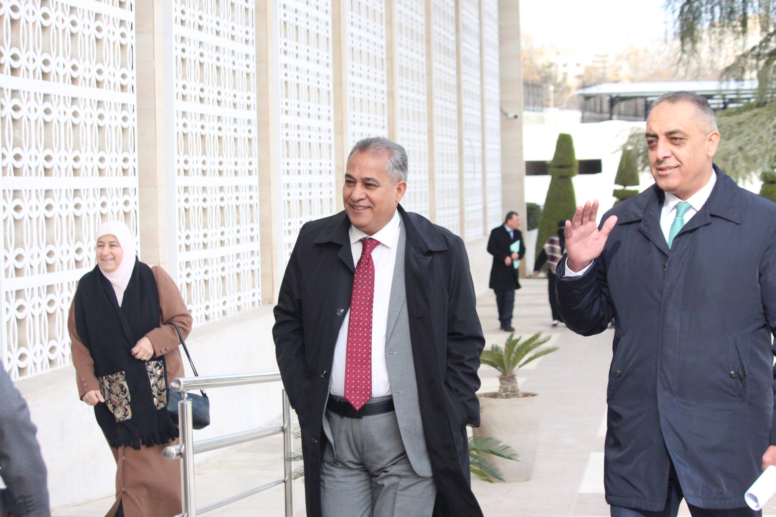 بالصور والفيديو… لقطات قبيل انطلاق جلسة النواب اليوم