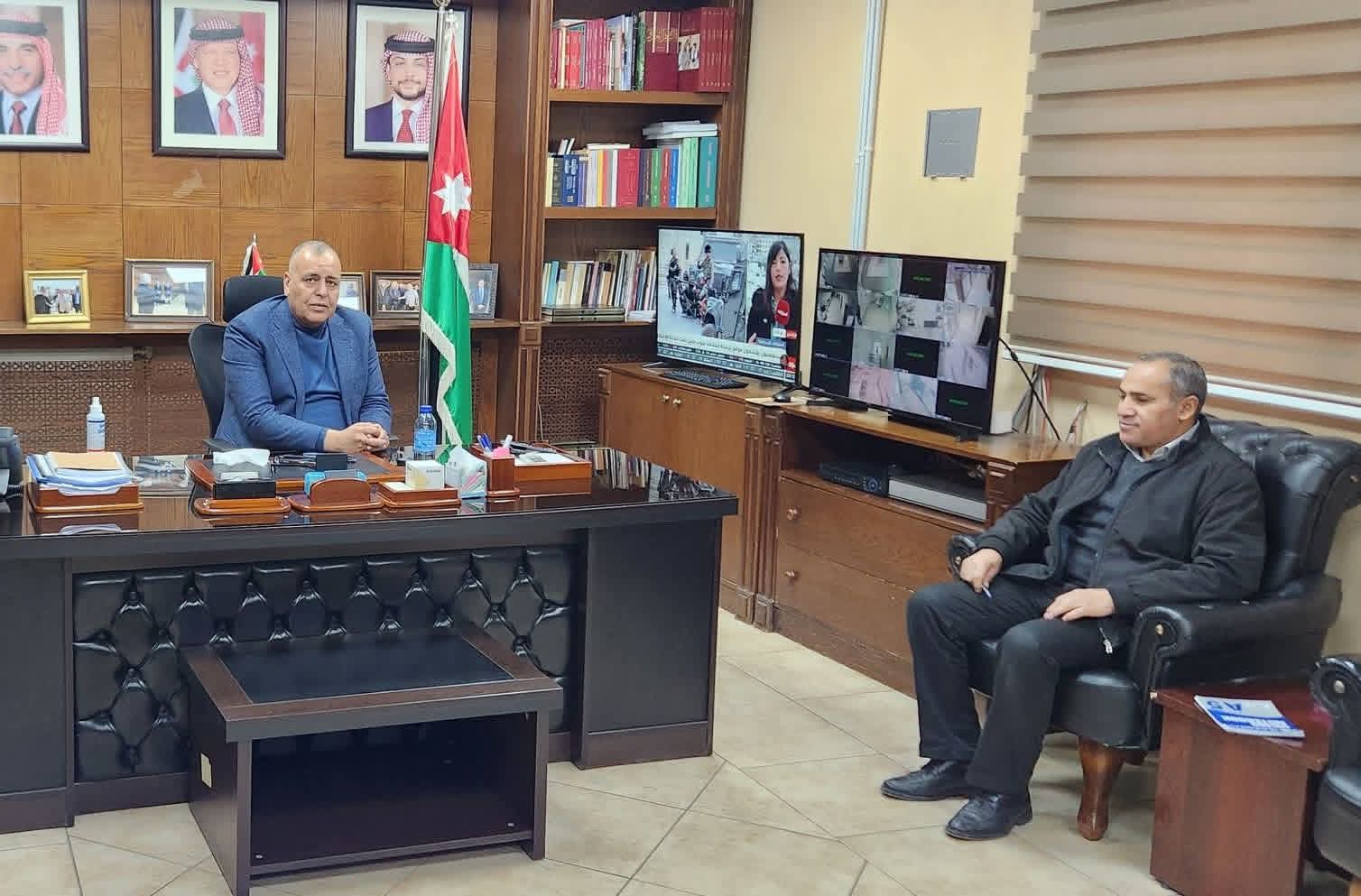 صورة حول : محافظ مادبا: إغلاق شارع وحماية السكان بعد اكتشاف حفرة عميقة تحت عمارة محافظ مادبا: إغلاق شارع وحماية السكان بعد اكتشاف حفرة عميقة تحت عمارة