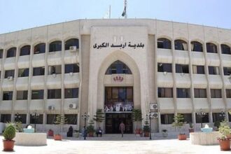 إعادة فتح شارع "إسلام آباد" في إربد بعد إصلاح خط الصرف الصحي المنهار