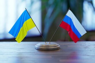 محادثات نادرة في أبوظبي: أوكرانيا وروسيا تعودان إلى طاولة الحوار بوساطة أمريكية