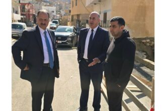 محافظ الطفيلة يتفقد الأضرار الناتجة عن السيول ويشدد على إعادة تأهيل الطرق