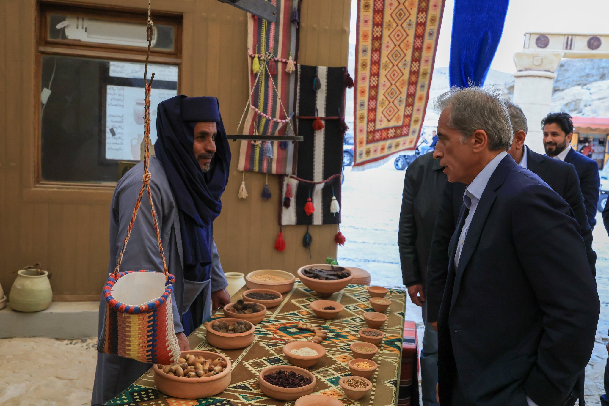 رئيس الوزراء يفتتح فندق كراون بلازا البترا بعد تحديثه