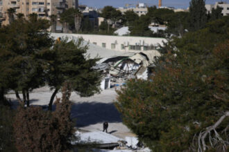 حريق في مقر «أونروا» بالقدس الشرقية بعد هدمه جزئيًا.. والوكالة تتهم إسرائيل بمحاولة تقويض وضع اللاجئين