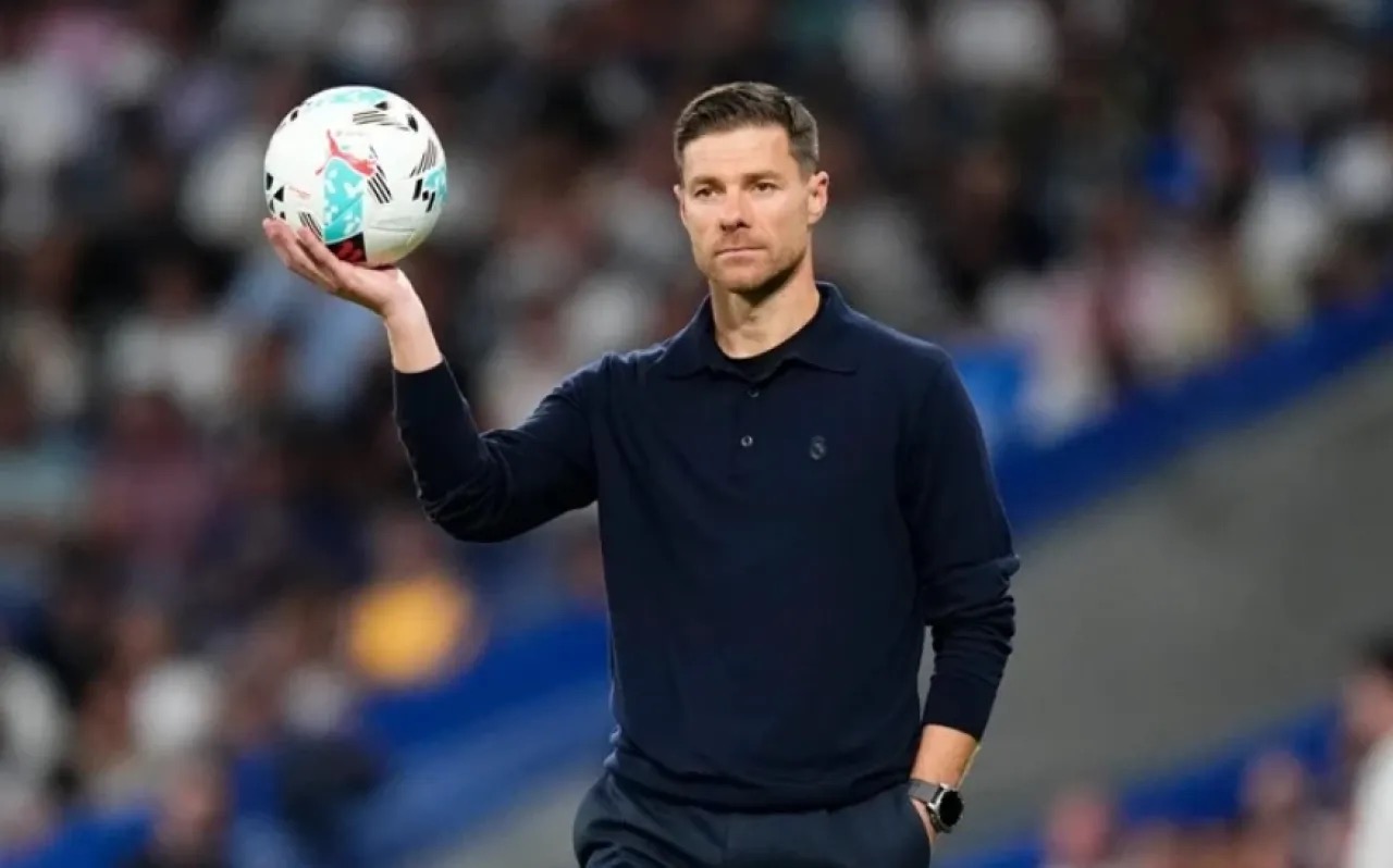 ليفربول يترقب: تشابي ألونسو الأقرب لتولي القيادة الفنية للفريق