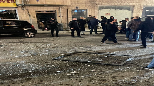 4 إصابات بحروق إثر حريق في محل تجاري بالصويفية بعمان