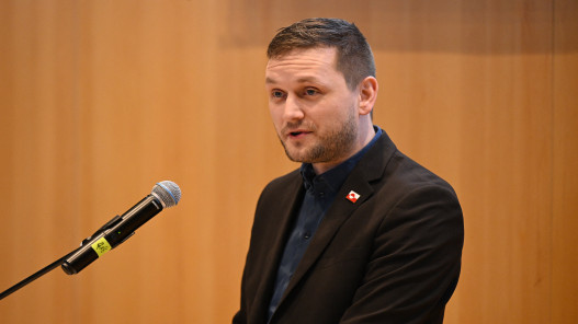 رئيس وزراء غرينلاند يرفض أي اتفاق بين ترامب والناتو حول الجزيرة