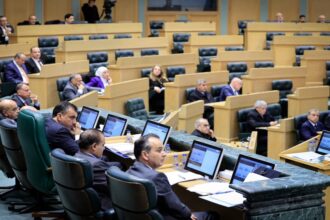 بالأغلبية…. النواب يقر 4 مواد من الكاتب العدل