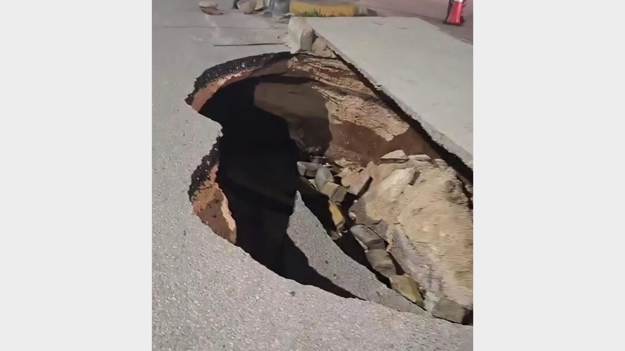 صورة حول : إربد: انهيار جزئي بشارع إسلام آباد بسبب تسرب الصرف الصحي إربد: انهيار جزئي بشارع إسلام آباد بسبب تسرب الصرف الصحي