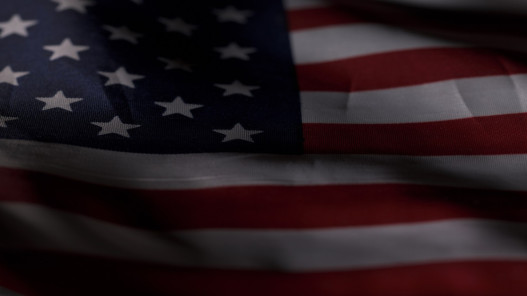 ارتفاع الإنفاق الاستهلاكي في الولايات المتحدة يدعم نمو الاقتصاد