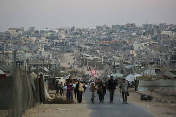 صورة حول : استشهاد 4 فلسطينيين وإصابة 3 آخرين جراء قصف إسرائيلي في حي التفاح بغزة استشهاد 4 فلسطينيين وإصابة 3 آخرين جراء قصف إسرائيلي في حي التفاح بغزة