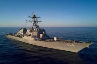 الولايات المتحدة ترسل مجموعة حاملة طائرات إلى الشرق الأوسط مع تصاعد التوتر مع إيران