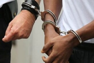 الأمن يضبط شابين سلبا 500 دينار في عمان