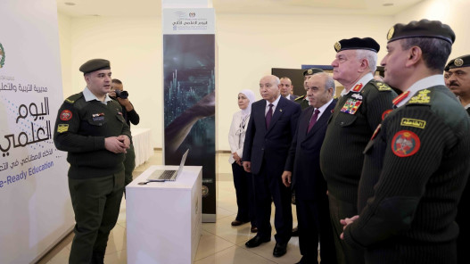 صورة حول : الحنيطي يرعى فعاليات اليوم العلمي الثاني لمديرية التربية والتعليم والثقافة العسكرية الحنيطي يرعى فعاليات اليوم العلمي الثاني لمديرية التربية والتعليم والثقافة العسكرية