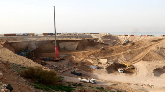 وزير الأشغال يتفقد مشاريع الحماية المائية وتطوير الطرق في البحر الميت والكرك