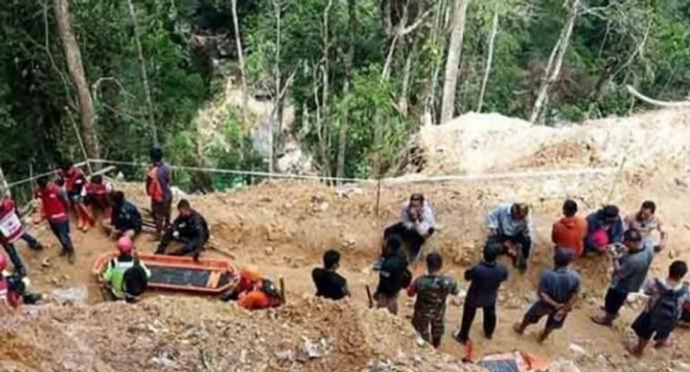 مصرع 23 جندياً بانهيارات أرضية في إندونيسيا وسط استمرار البحث عن المفقودين