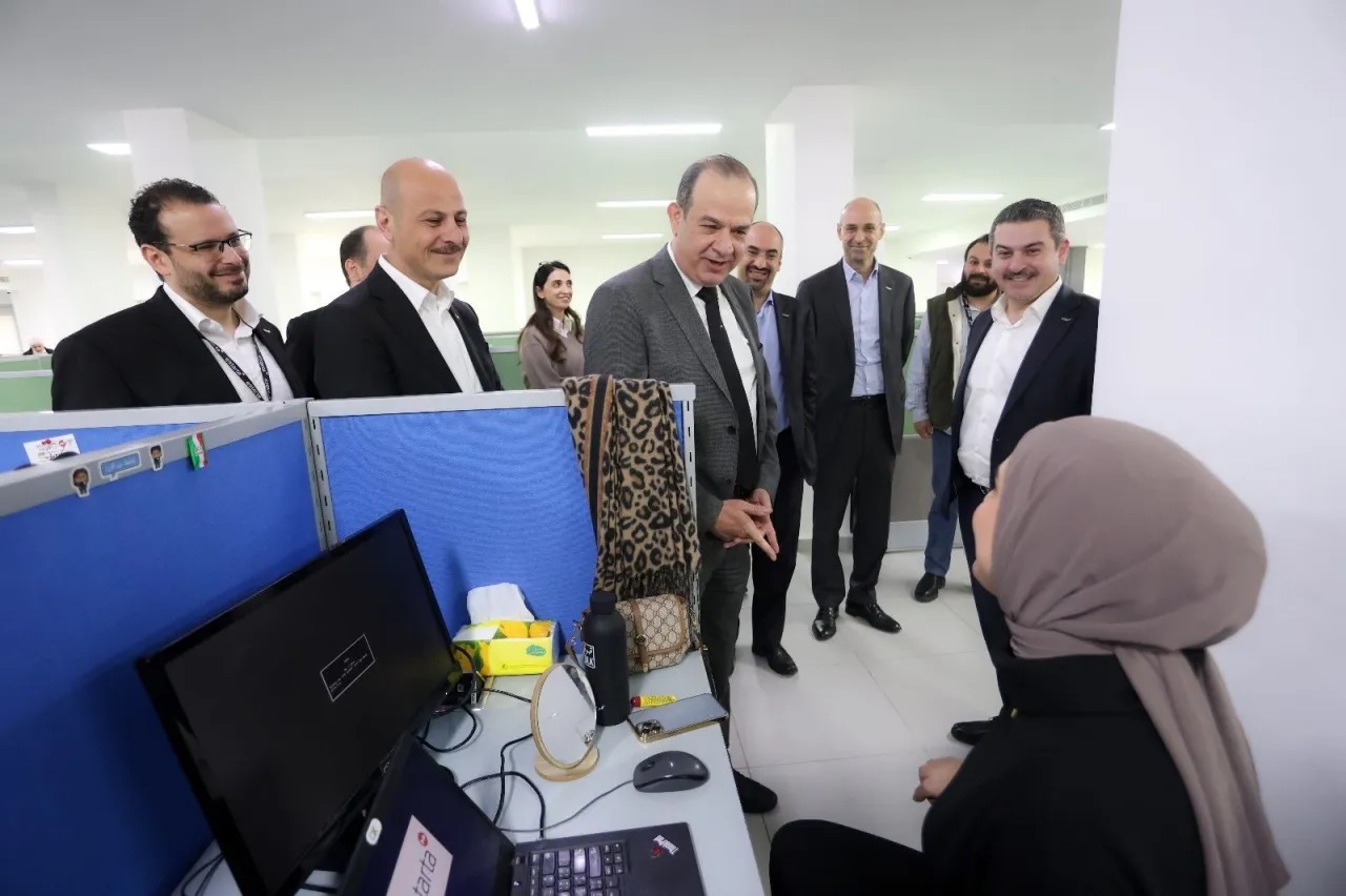 صورة حول : وزير الاقتصاد الرقمي يزور شركة Estarta ويطلع على جهودها في توظيف الشباب وتصدير الخدمات التقنية وزير الاقتصاد الرقمي يزور شركة Estarta ويطلع على جهودها في توظيف الشباب وتصدير الخدمات التقنية