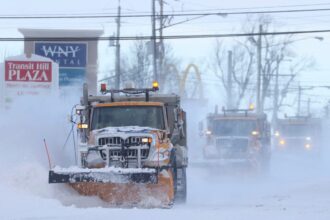 إلغاء أكثر من 9000 رحلة جوية في الولايات المتحدة مع اقتراب عاصفة قوية